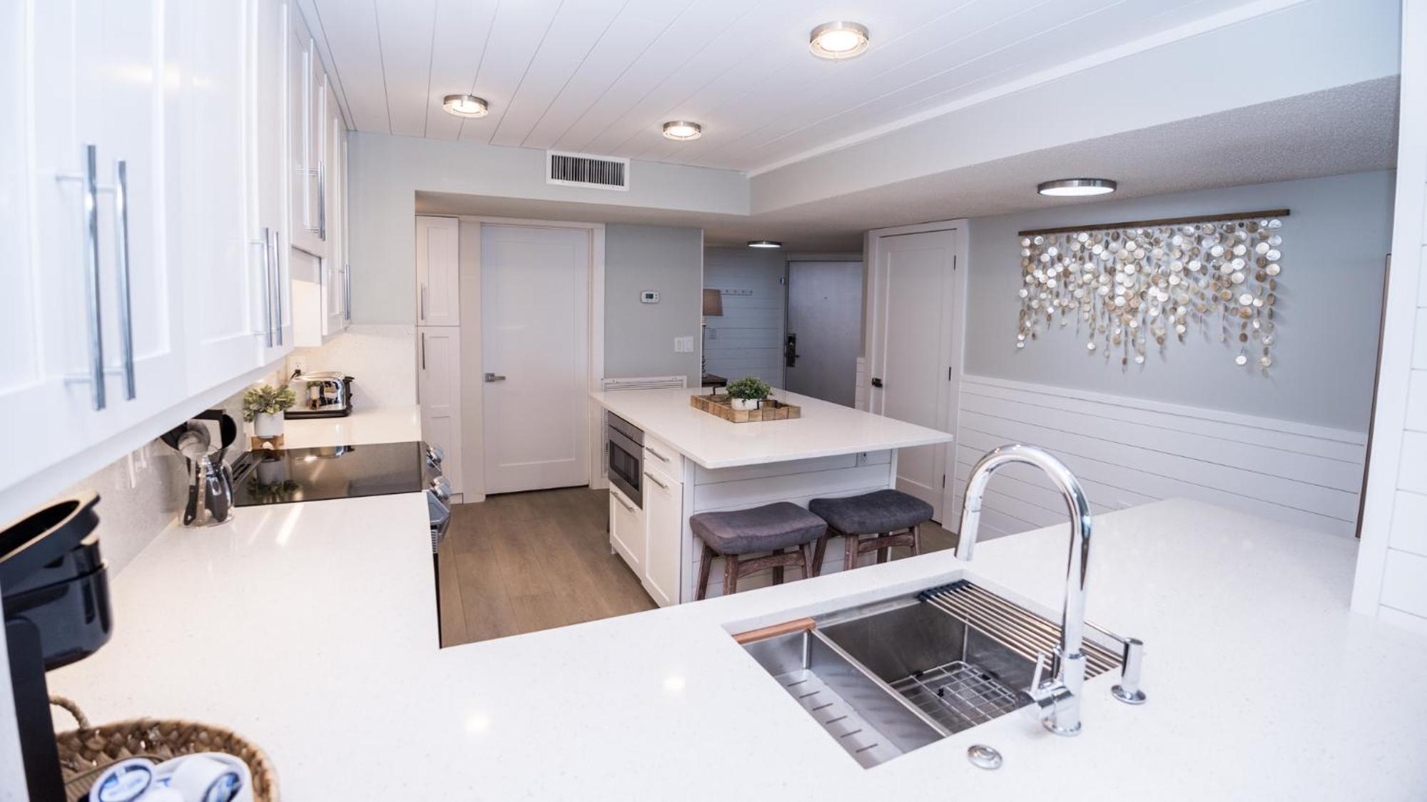 New Rental - 3Br 3Ba Corner Beachfront - 2024 Remodel - 3 Pools, Tiki Hut, Gym, Tennis ปานามาซิตี้บีช ภายนอก รูปภาพ